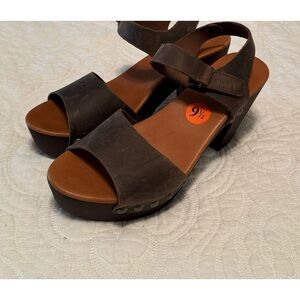Brown Leather heeled sandals